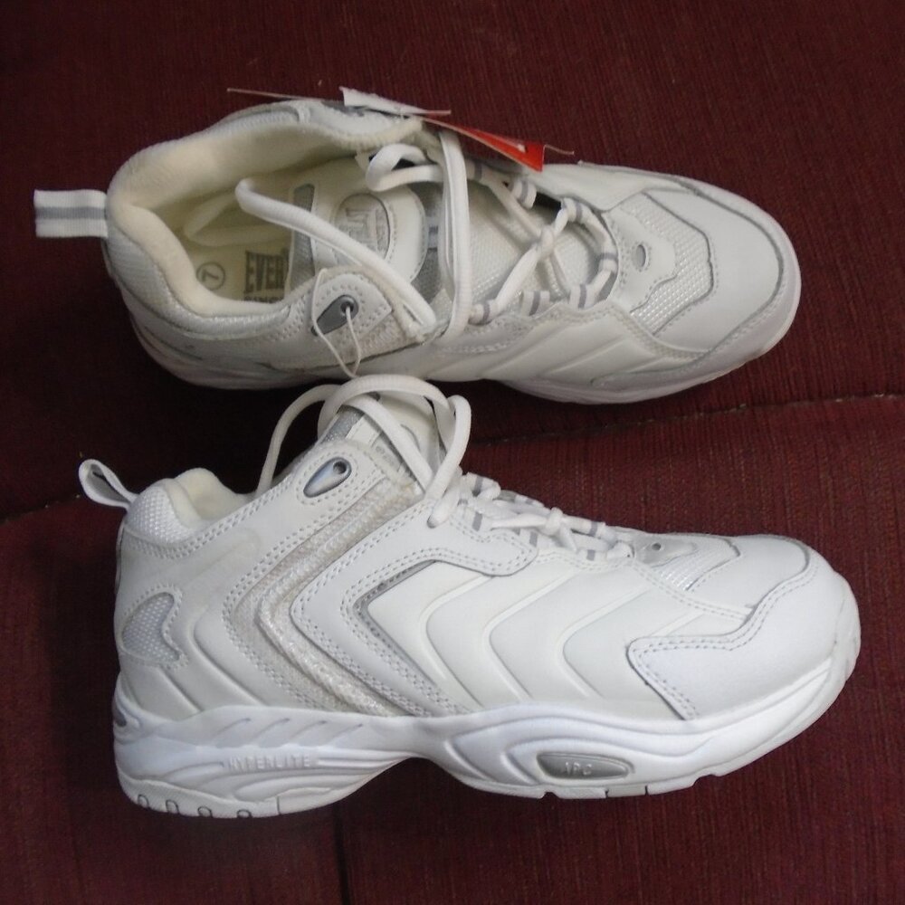 Woman's Everlast White Sneakers Size 7 NIB